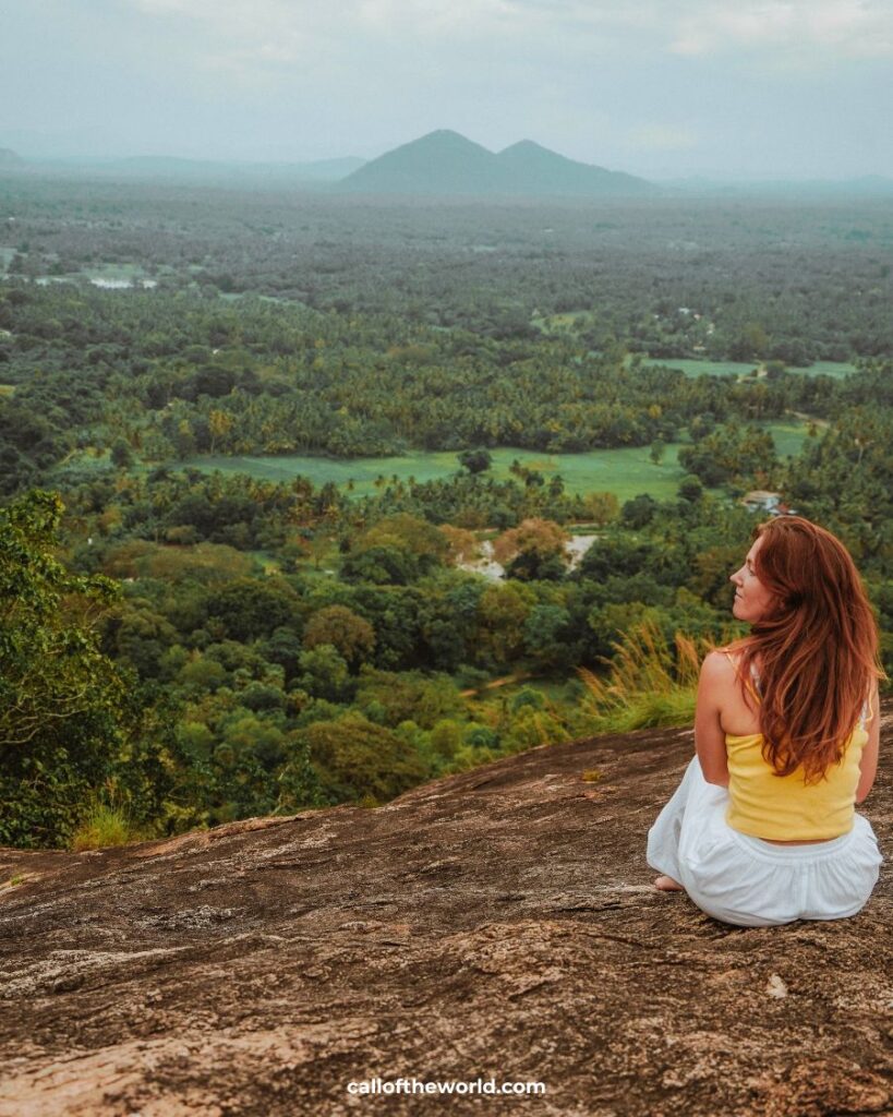 How to Visit Yapahuwa Rock Fortress, Sri Lanka (Public Transport). How to spend 3 weeks in Sri Lanka epic itinerary. 